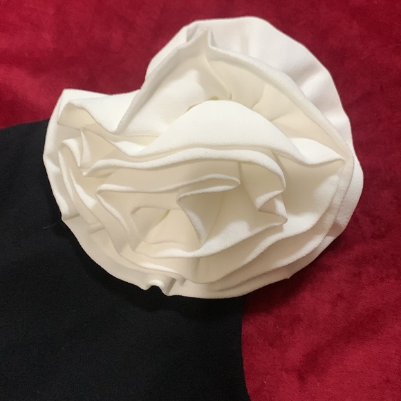 Alexia Admor Black One-Shoulder Maxi Dress with White Floral Accent NWT Size 6 - Picture 4 of 8